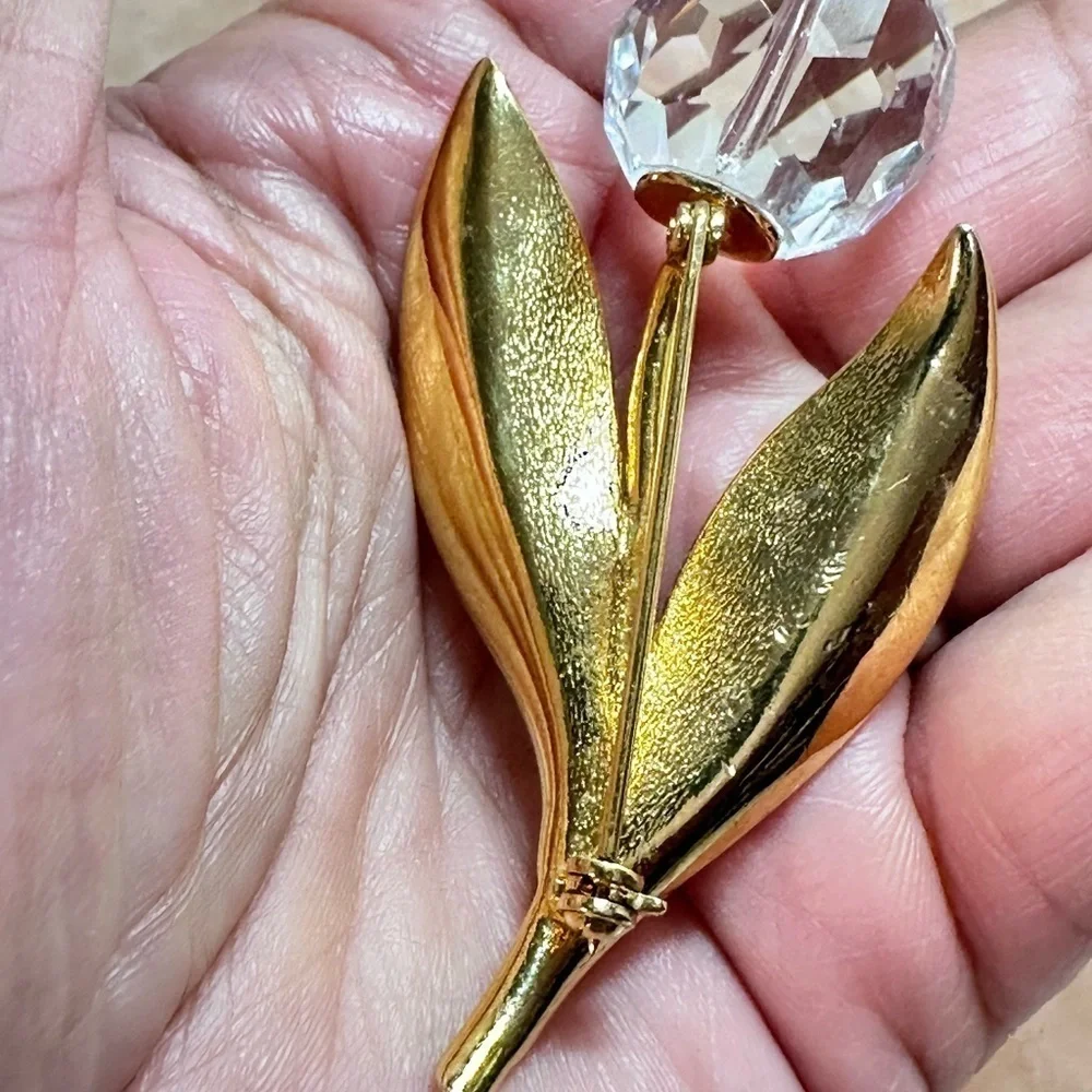 Glass Flower Crystal Brooch 4146 L